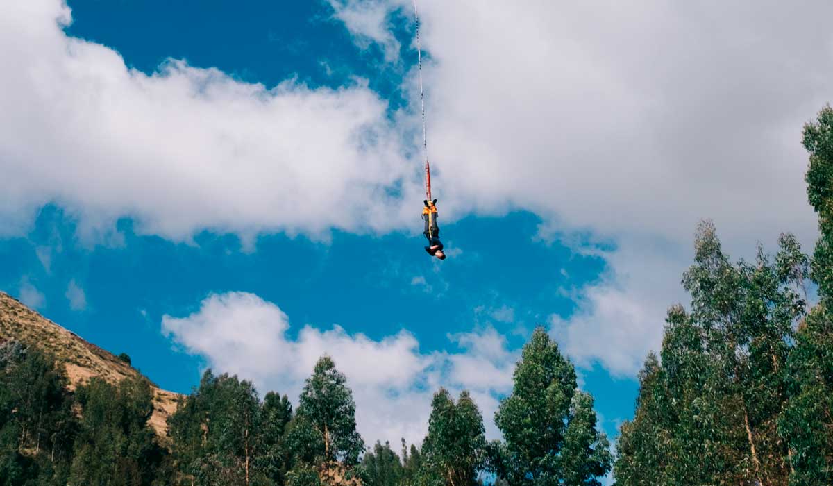 BUNGEE JUMPING